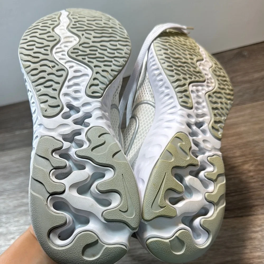 Nike renew Athletic Shoes woman’s 8 (b199)